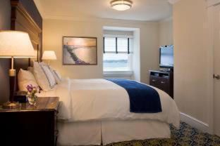 Newport & 3* Middletown
