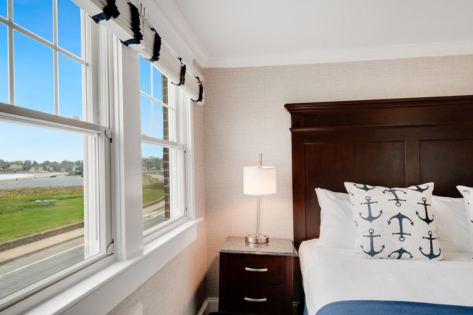 Newport & Hotel